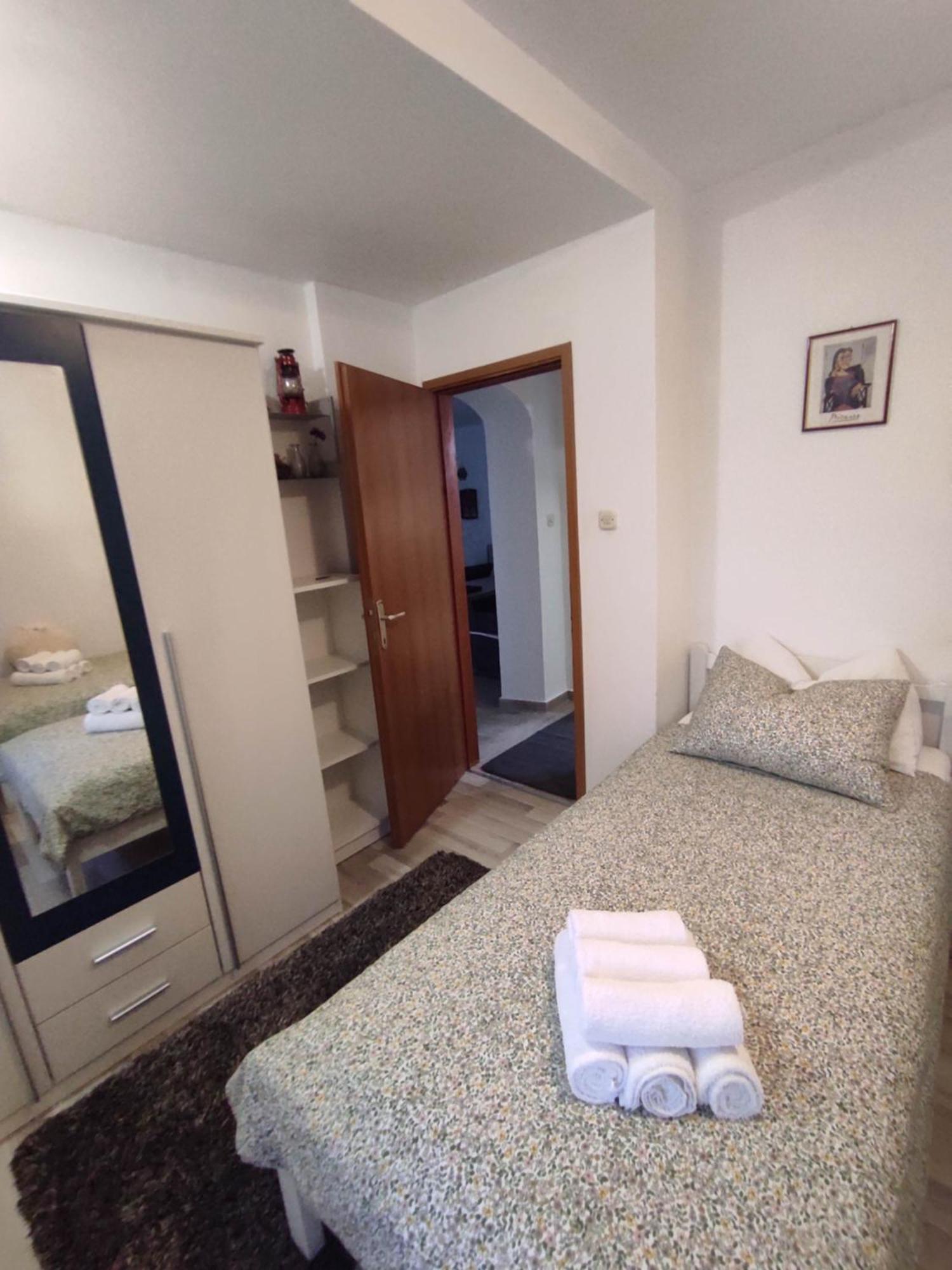 Apartments Emi & Nini Sibenik Bagian luar foto